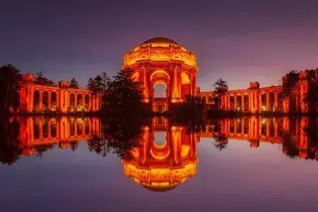 Palace of Fine Arts de noche.